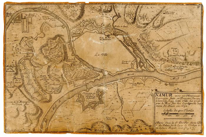 Namur, avec ses nouveaux ouvrages, faits et projetés jusqu'à l'année 1693. Cette ville fut prise par le Roy sur les Espagnols au moins de Juin en 1692. H. van Loon fecit. A Paris, chez Sr. De Fer dans l'Isle du Palais sur le Quay de l'Orloge à la sphère royale 1795.